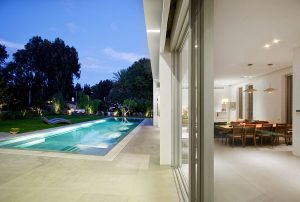 וילה רמת השרון בצורת ר