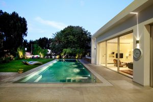 וילה רמת השרון בצורת ר